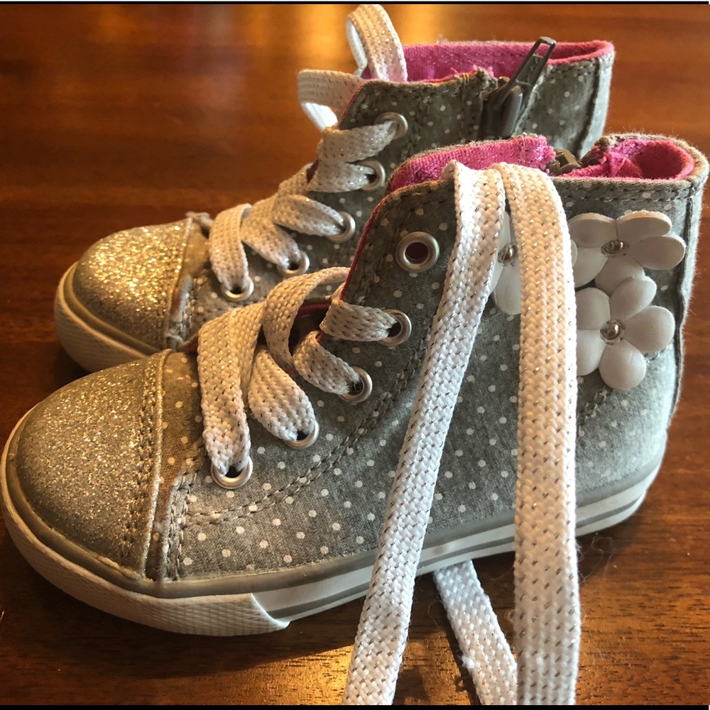 Toddler size 7 zip-up sneakers!
